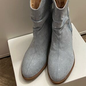 Ladies light blue faux suede studded western ankle boots size 10